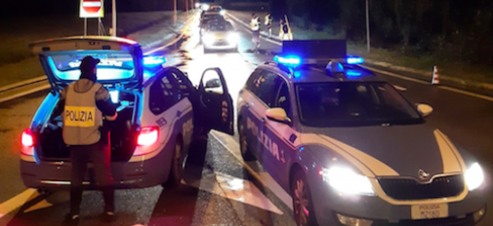 All'una di notte in giro in macchina nonostante i divieti